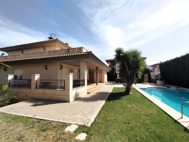 Chalet en venta en Elda, Elda photo 0