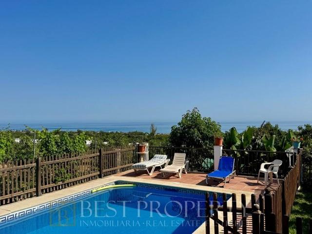 Casa con terreno en venta en Nerja photo 0