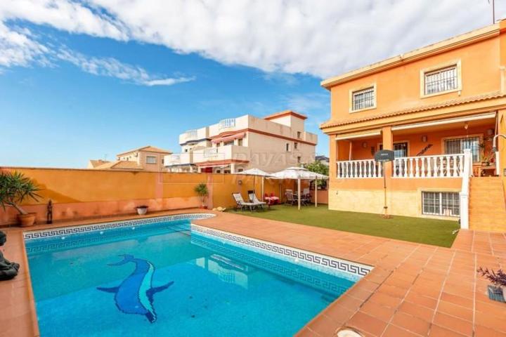 Adosada en venta en Torrevieja, Aguas Nuevas photo 0