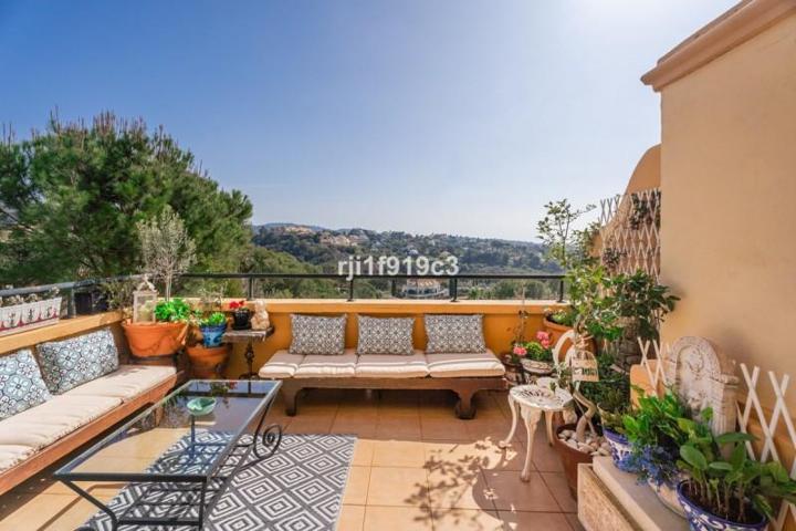 Apartamento en venta en Marbella, Marbella Este photo 0