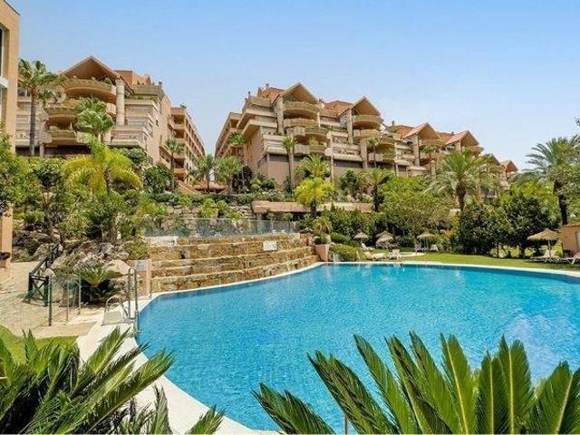 Apartamento en venta en Marbella, Nueva Andalucia photo 0