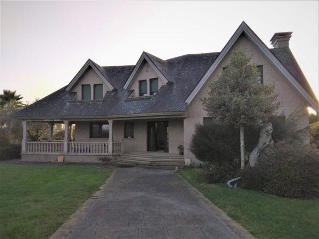 Chalet en venta en Tui, Tui photo 0