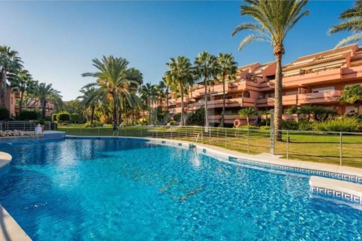 Apartamento en venta en Marbella, Puerto Banus photo 0