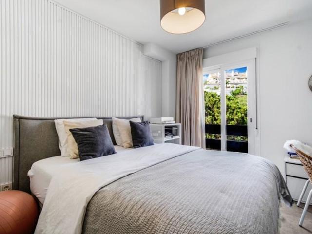 Aticos en venta en Estepona, New Golden Mile photo 0