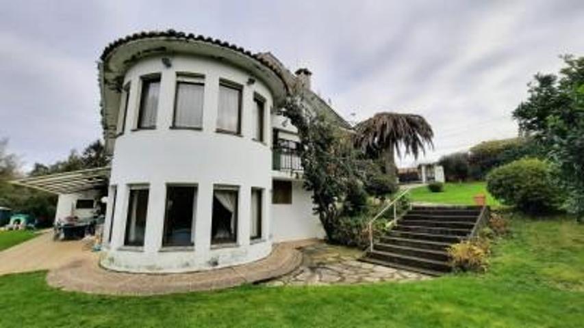 Chalet en venta en Bergondo, Bergondo photo 0