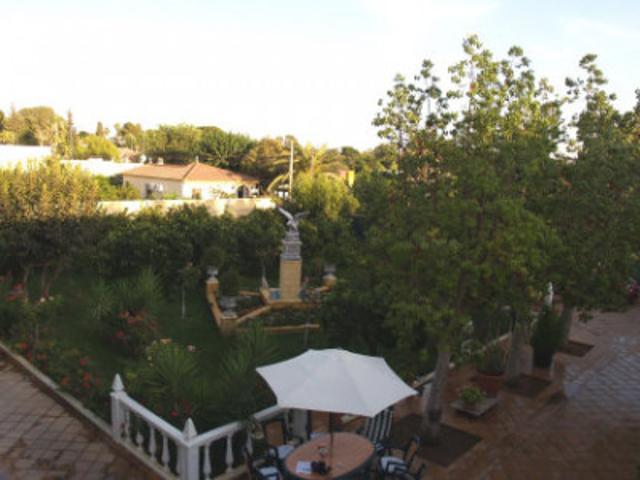 Chalet en venta en Mairena del Alcor, Urbanizaciones photo 0