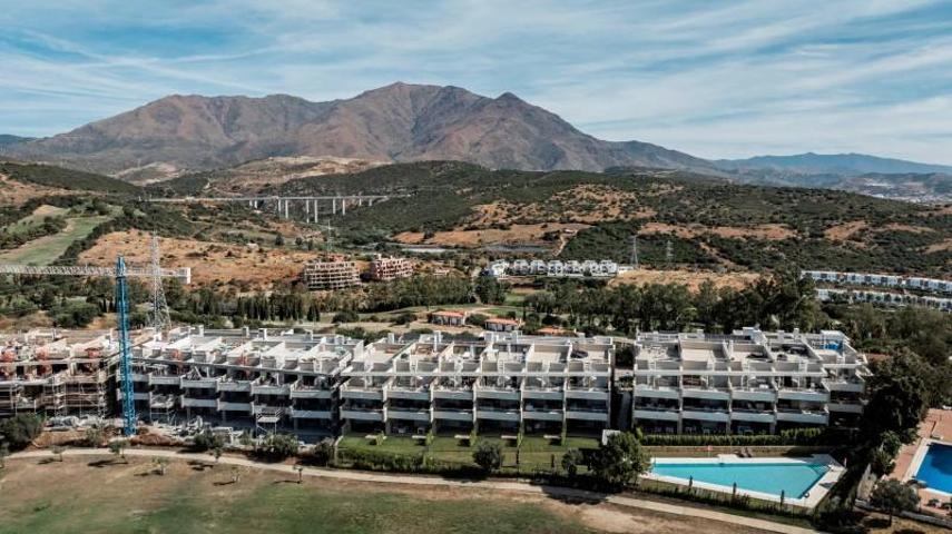 Piso en venta en Estepona, Estepona photo 0