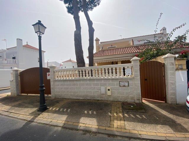 Chalet en venta en Lepe, Islantilla - Urbasur photo 0