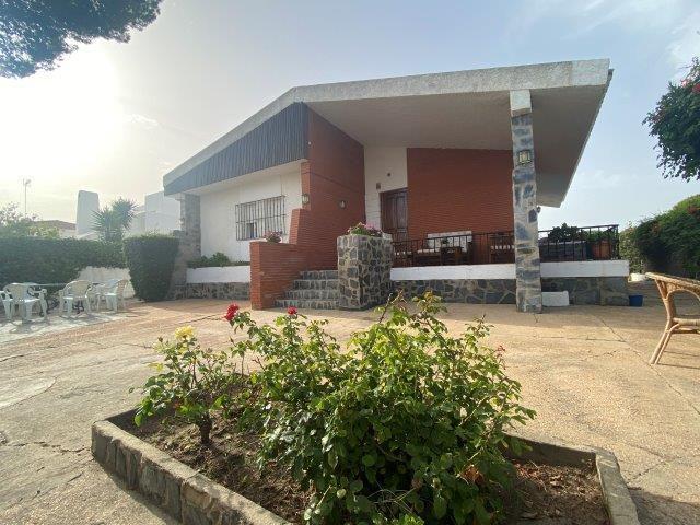 Chalet en venta en Lepe, Islantilla - Urbasur photo 0