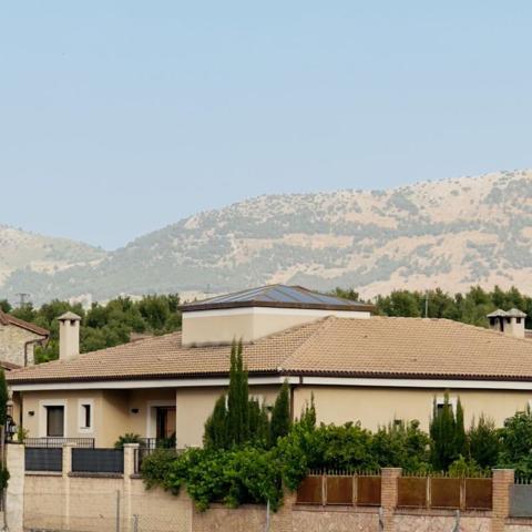 Chalet en venta en Jaén, Afueras de Jaen - Campolivo photo 0