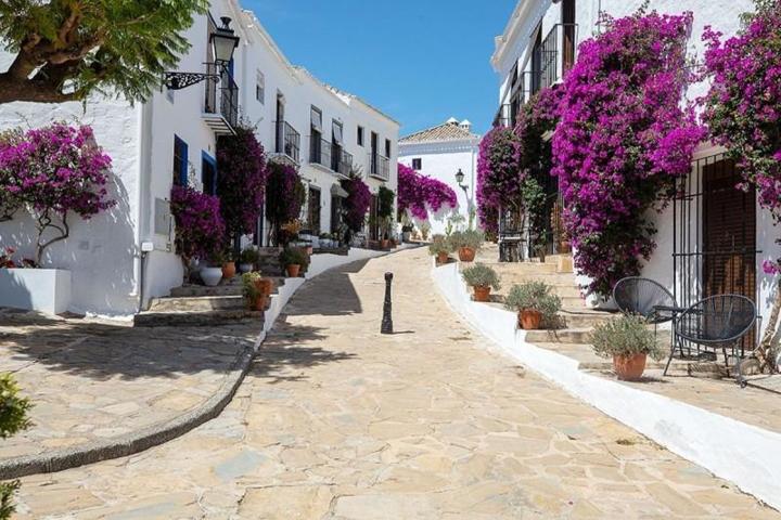 Adosada en venta en Marbella, Nueva Andalucia photo 0