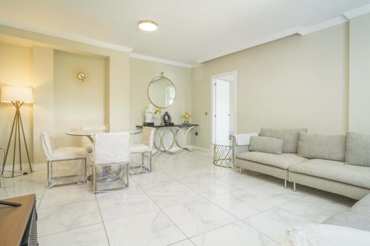 Piso en venta en Marbella, Marbella photo 0