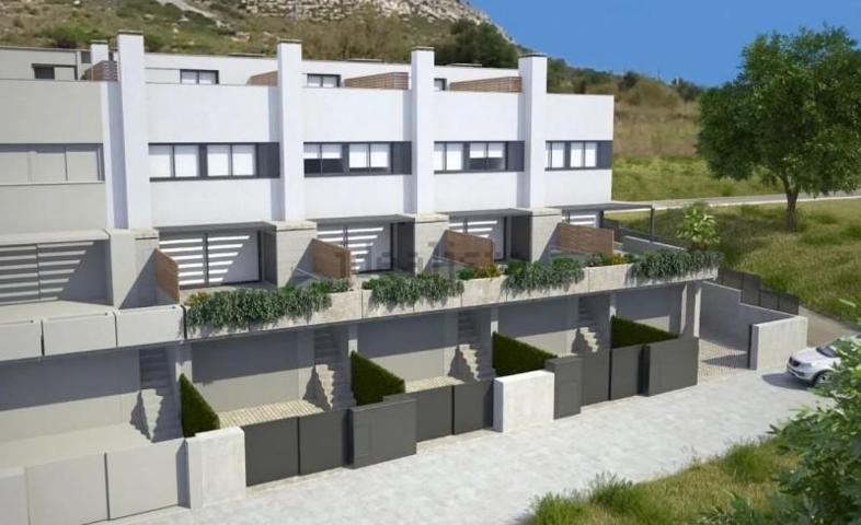 Adosada en venta en Torroella de Montgrí photo 0