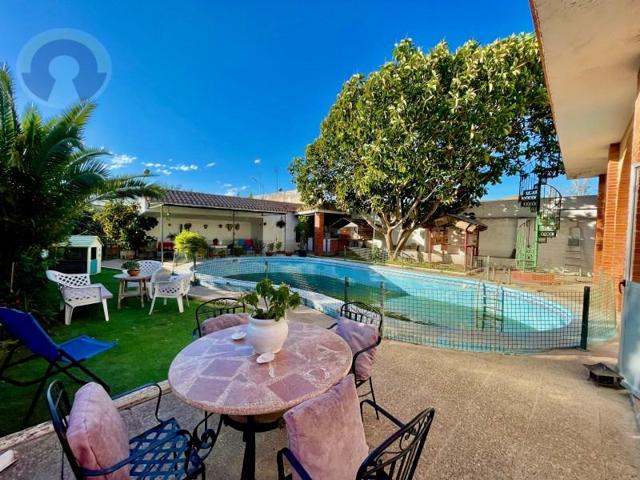 Chalet en venta en Dos Hermanas photo 0