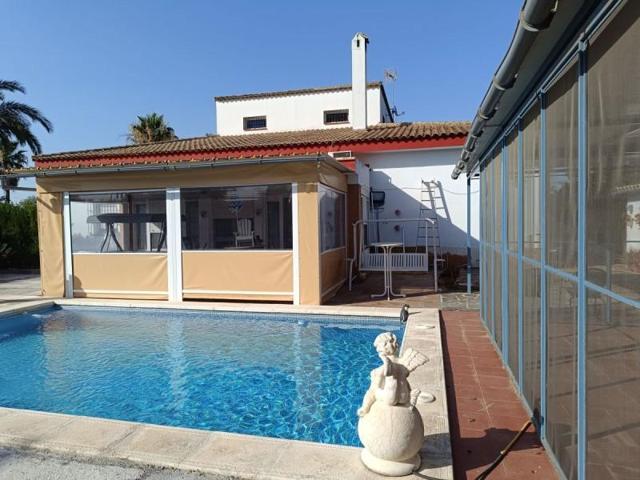 Chalet en venta en Carmona, Urbanizaciones photo 0