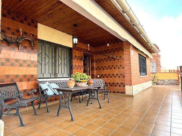 Chalet en venta en Sant Boi de Llobregat, Parque Marianao photo 0