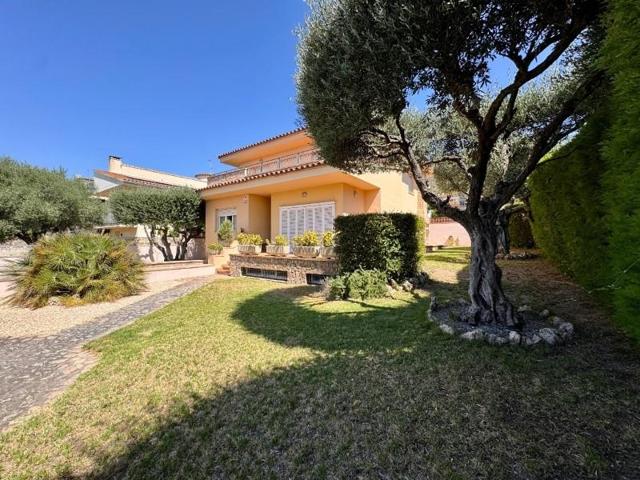 Casa en venta en Torroella de Montgrí photo 0