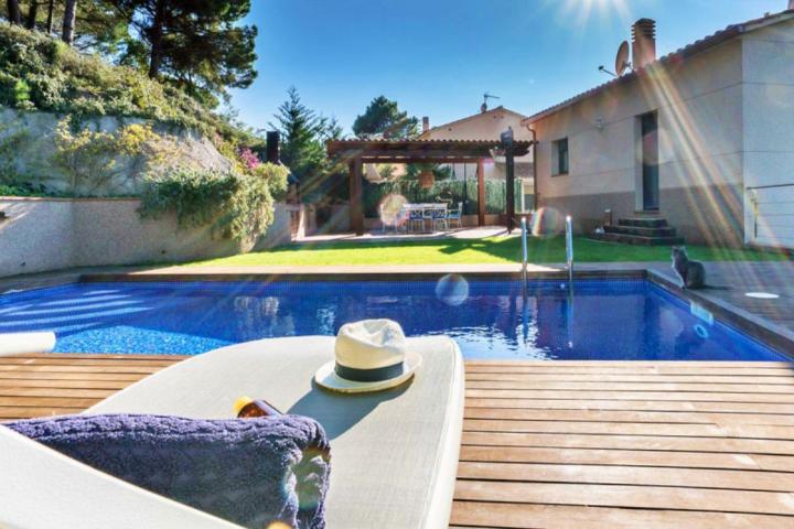 Casa en venta en Lloret de Mar, Font de Sant Llorenc photo 0