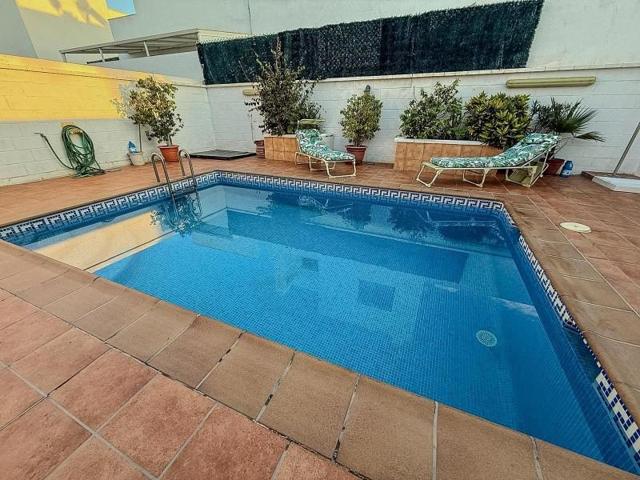 Chalet en venta en Alhaurín de la Torre photo 0