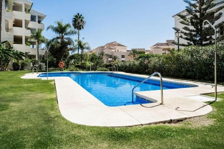 Aticos en venta en Marbella, Marbella Este photo 0