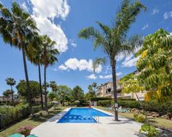 Apartamento en venta en Marbella, Nueva Andalucia photo 0