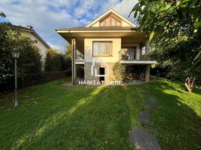 Chalet en venta en Taradell photo 0