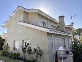 Chalet en venta en Santiago de Compostela, Roxos photo 0