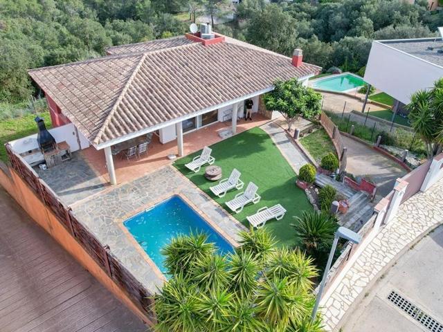 Chalet en venta en Begur photo 0