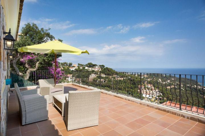 Casa en venta en Lloret de Mar, Serra Brava photo 0