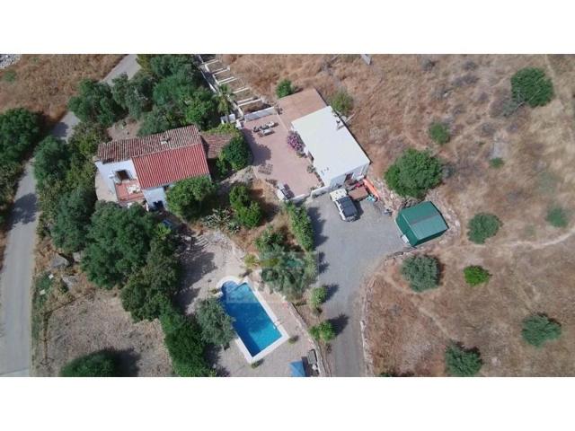 Casa con terreno en venta en Alora photo 0