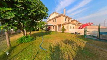 Chalet en venta en Carbajosa de la Sagrada, Urbanizacion - Albahonda III photo 0