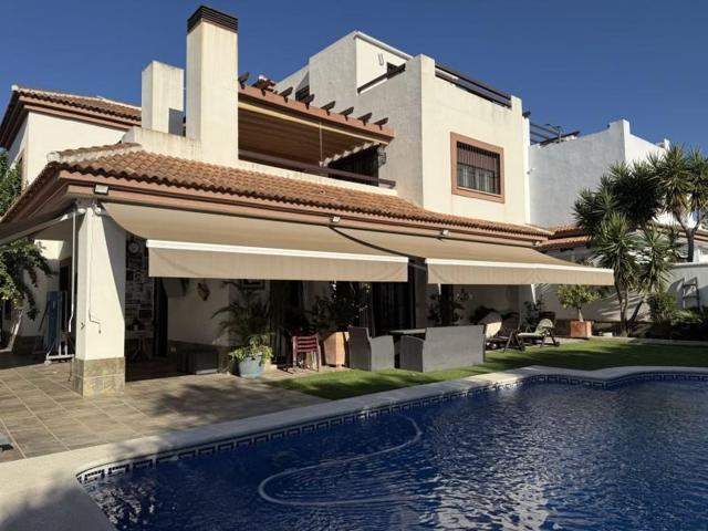 Chalet en venta en Guillena, Las Pajanosas - Urb. Golf photo 0