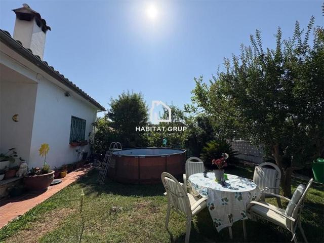 Chalet en venta en Vilobí d'Onyar photo 0