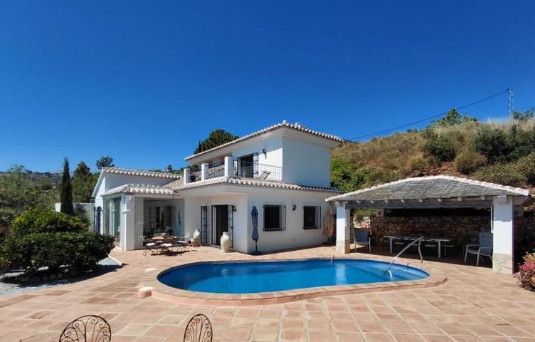 Casa con terreno en venta en Cómpeta, Competa photo 0