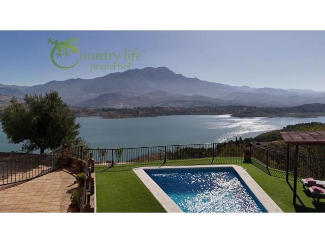 Chalet en venta en Viñuela photo 0