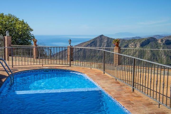 Casa con terreno en venta en Nerja, Nerja photo 0