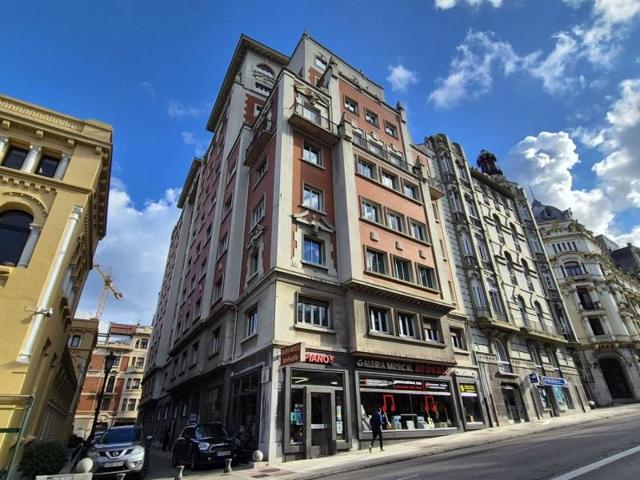 Piso en venta en Oviedo, Centro photo 0