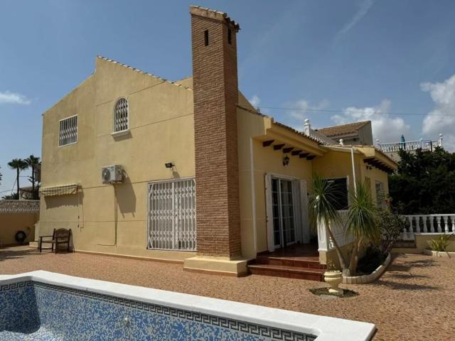 Chalet en venta en Orihuela Costa, Playa Flamenca photo 0
