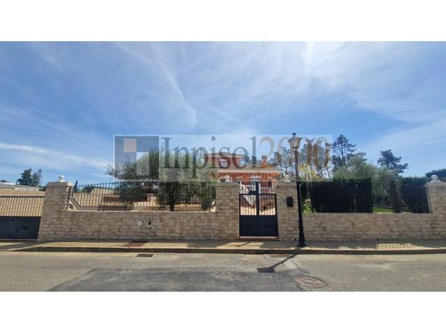 Chalet en venta en Lepe photo 0