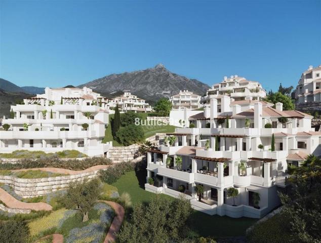 Apartamento en venta en Marbella, Nueva Andalucia photo 0
