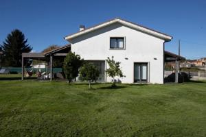 Chalet en venta en Teo photo 0