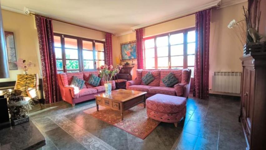 Casa en venta en Vitoria-Gasteiz, Estibaliz photo 0