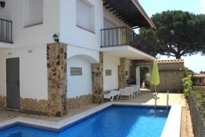 Chalet en venta en Lloret de Mar, Cala Canyellas photo 0