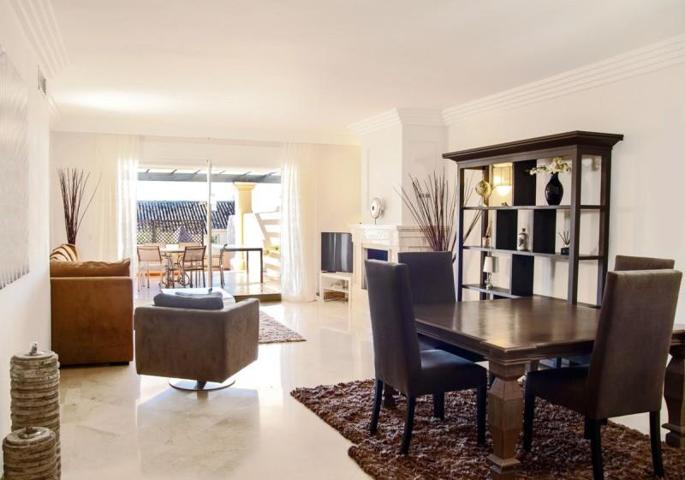 Apartamento en venta en Marbella, Nueva Andalucia photo 0