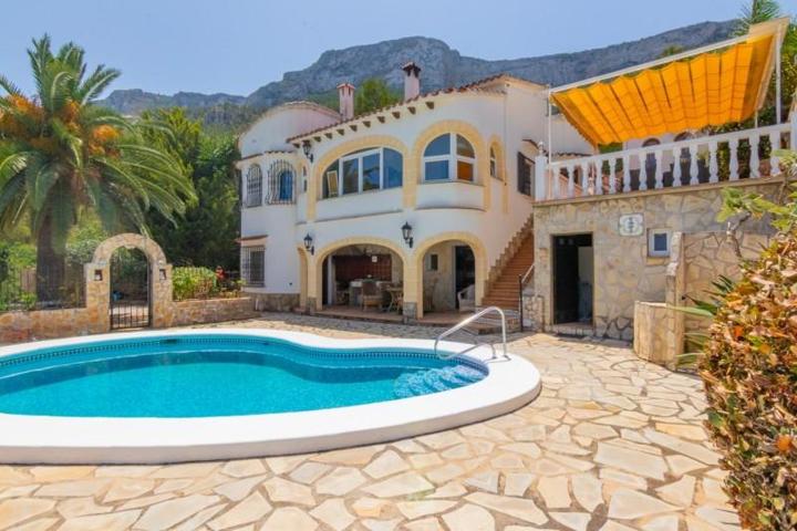 Chalet en venta en Denia photo 0