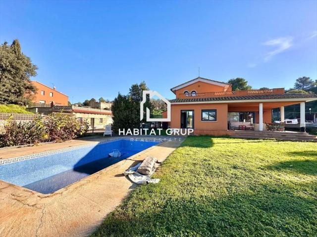 Chalet en venta en Begur photo 0