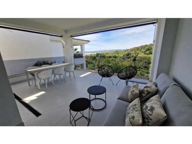 Apartamento en venta en Estepona photo 0