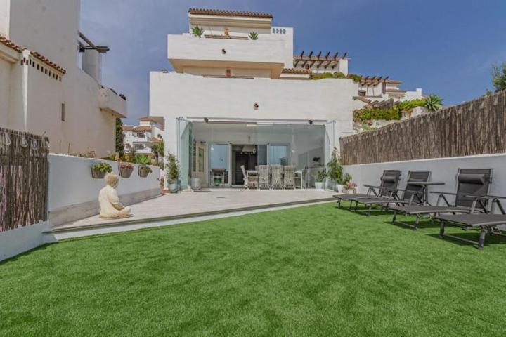 Adosada en venta en La Línea de la Concepción, Alcaidesa photo 0