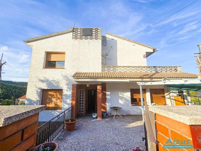 Chalet en venta en Corbera de Llobregat, Corbera De Llobregat photo 0