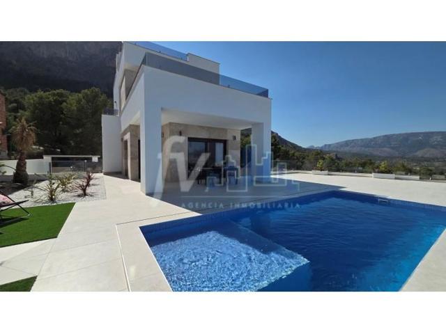 Casa en venta en Polop photo 0